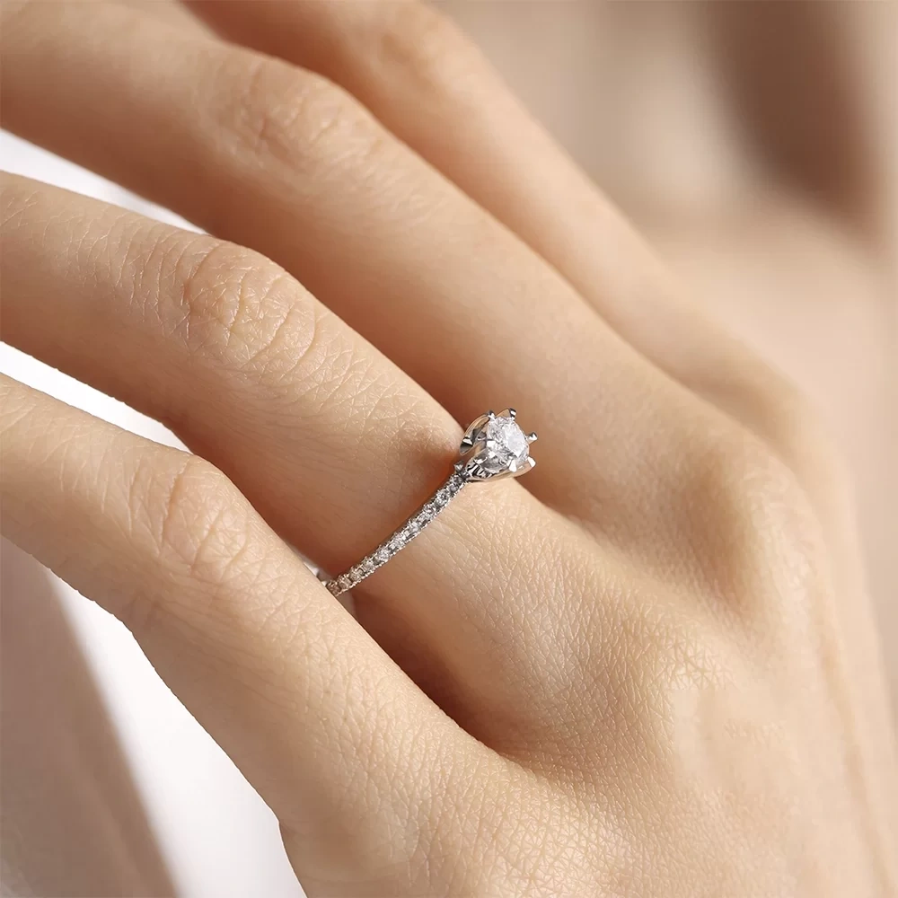 0.30 CT Altı Tırnaklı Tasarım Pırlanta Tektaş Yüzük