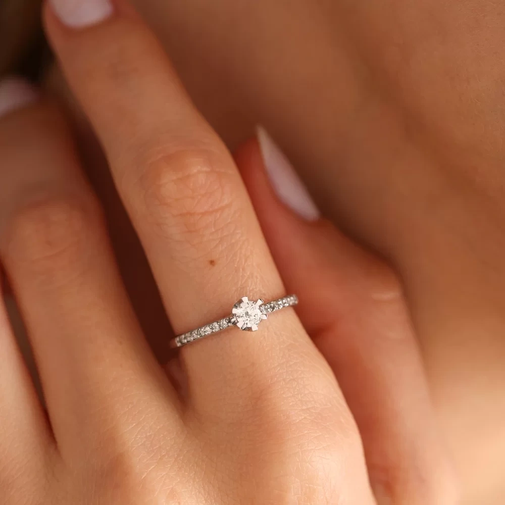 0.30 CT Altı Tırnaklı Tasarım Pırlanta Tektaş Yüzük