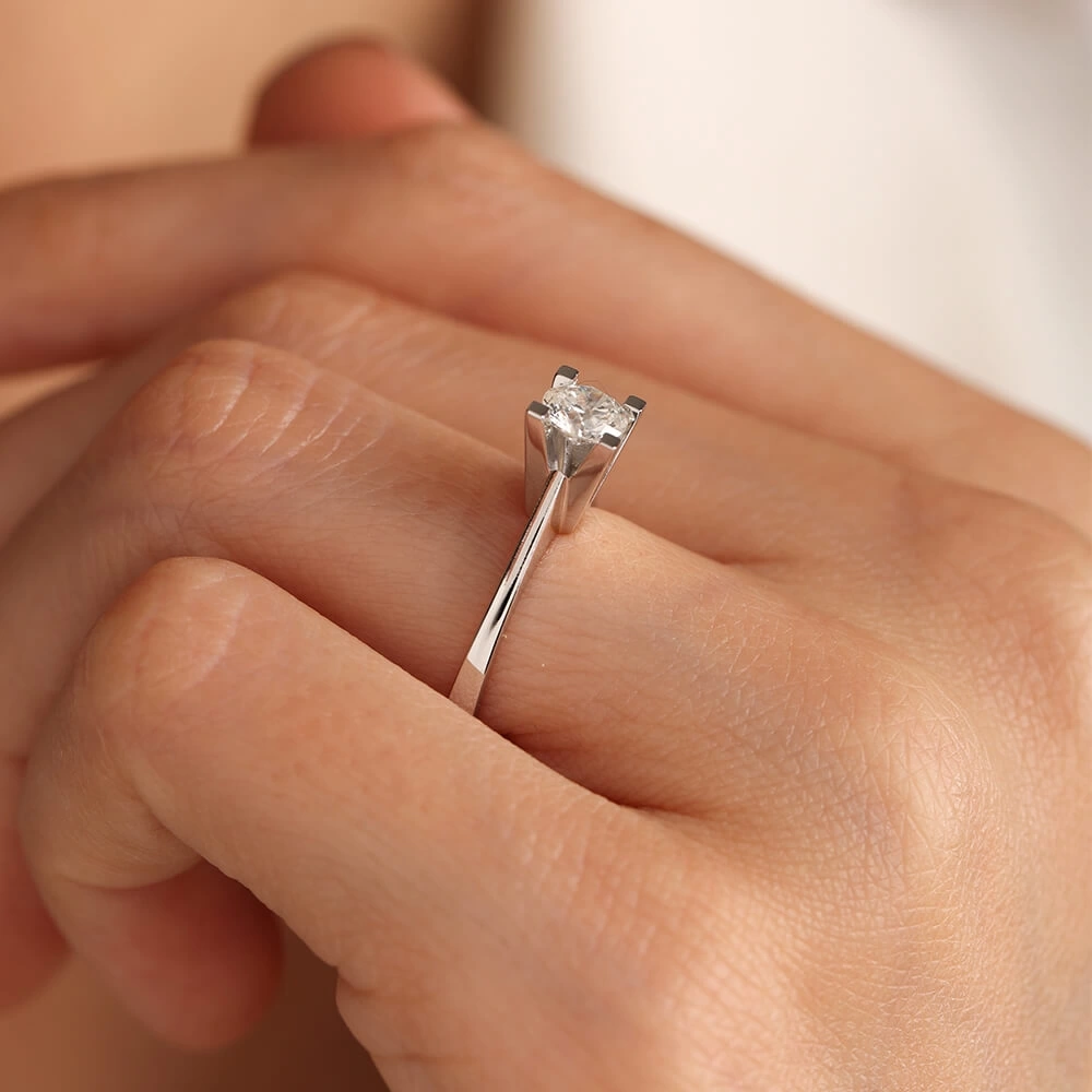 0.70 CT Tektaş Yüzük