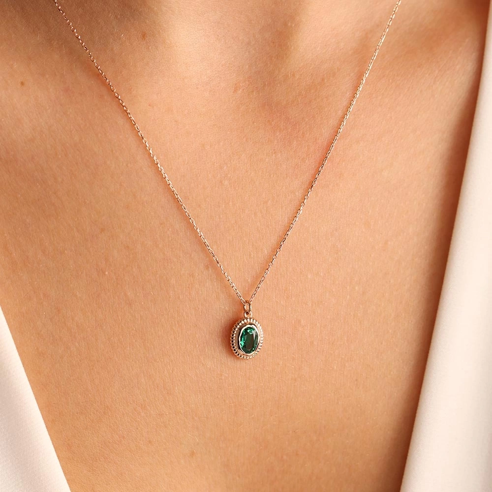 0.50 CT Zümrüt Kolye