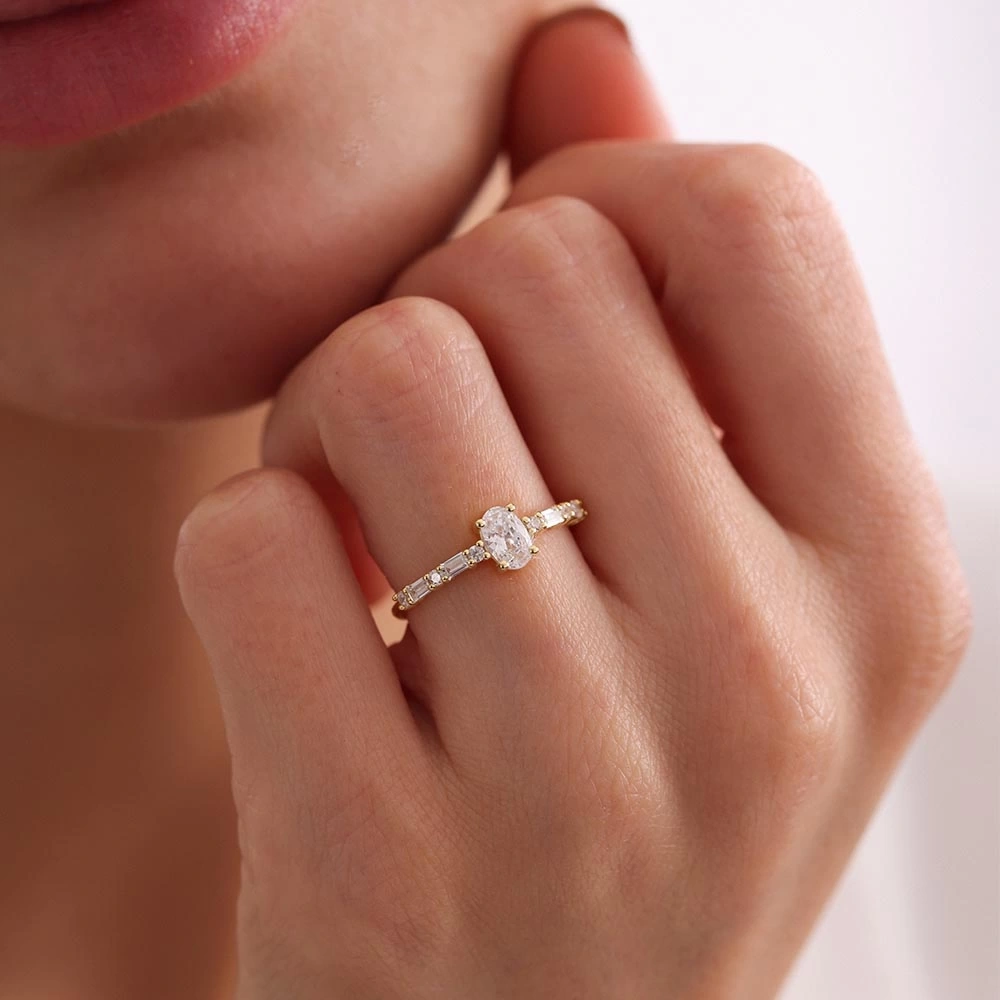 0.60 CT Oval & Baget Pırlanta Yüzük