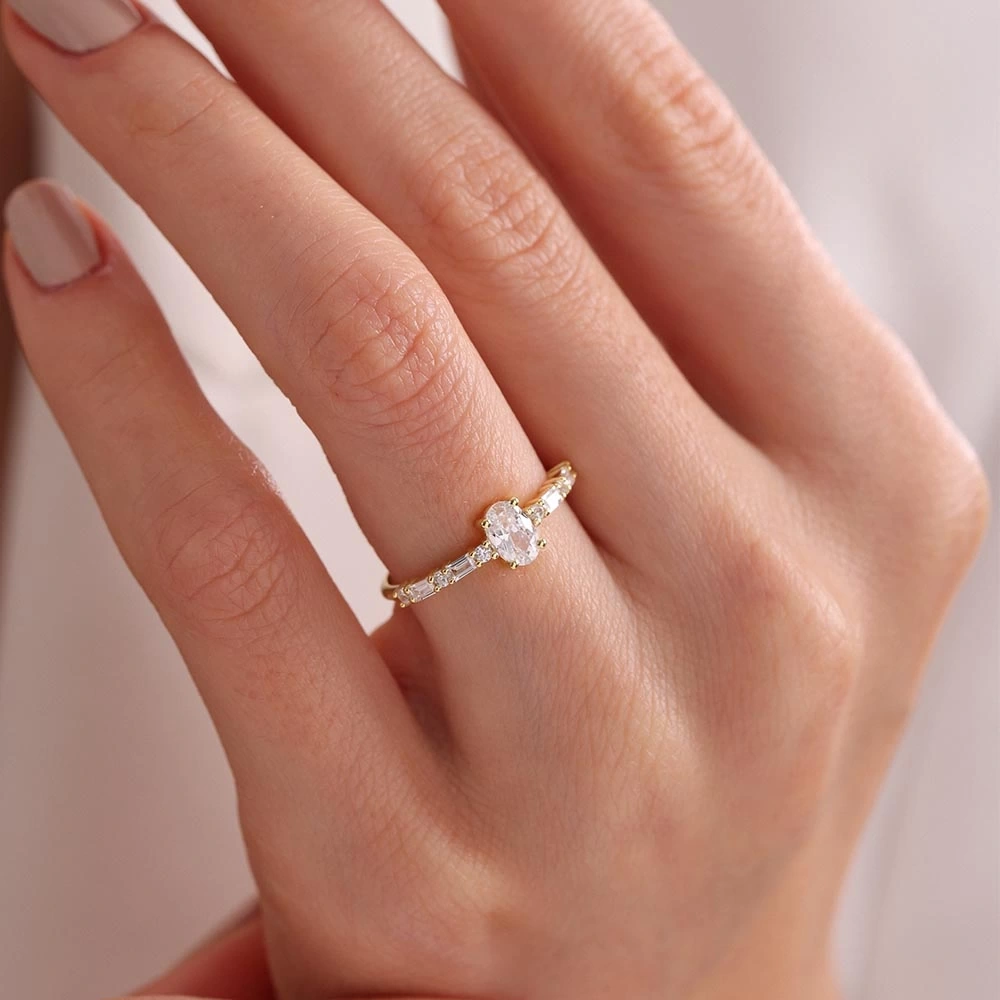 0.60 CT Oval & Baget Pırlanta Yüzük