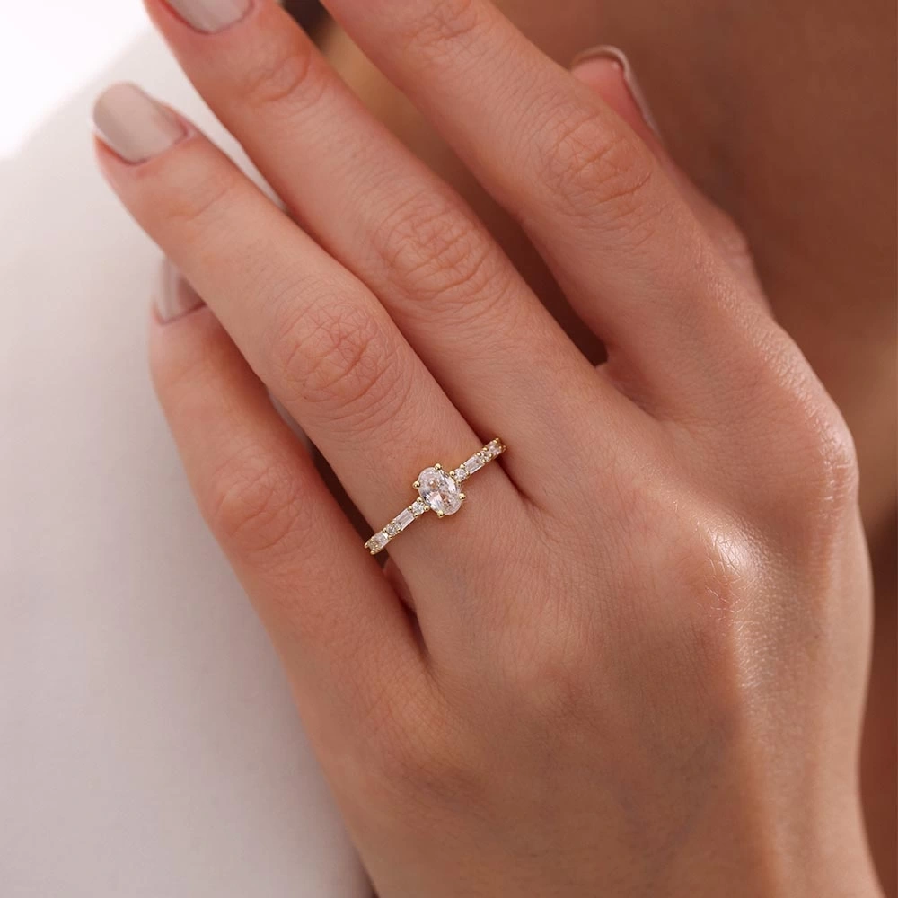 0.60 CT Oval & Baget Pırlanta Yüzük