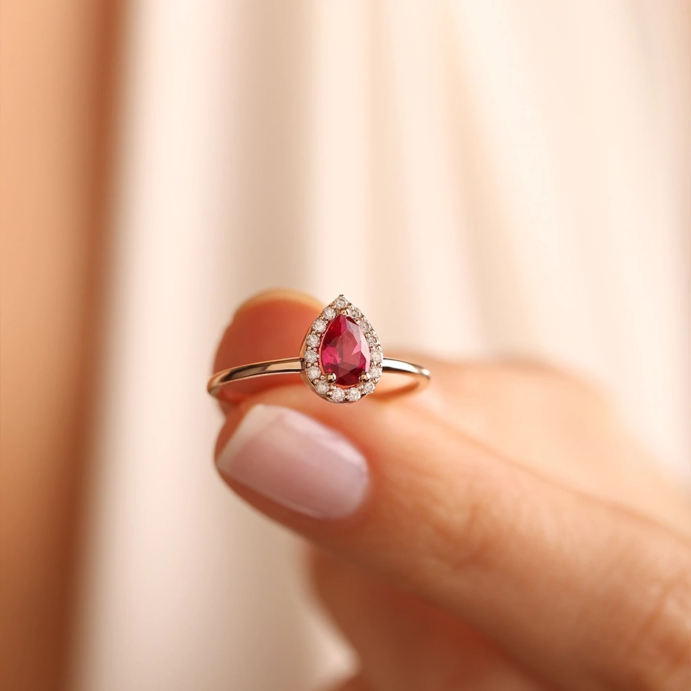 0.61 CT Damla Yakut & Pırlanta Yüzük