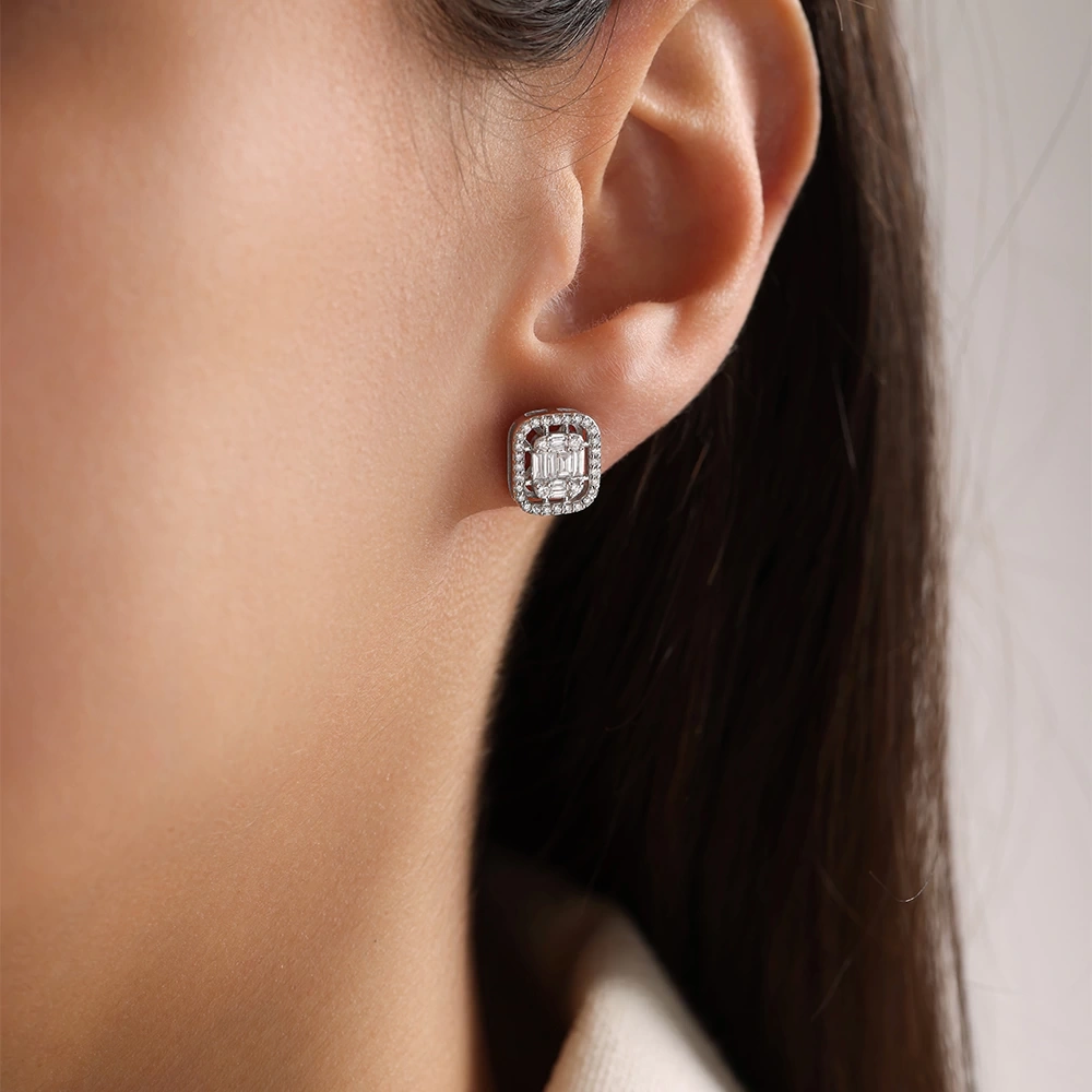 0.65 CT Baget Pırlanta Küpe