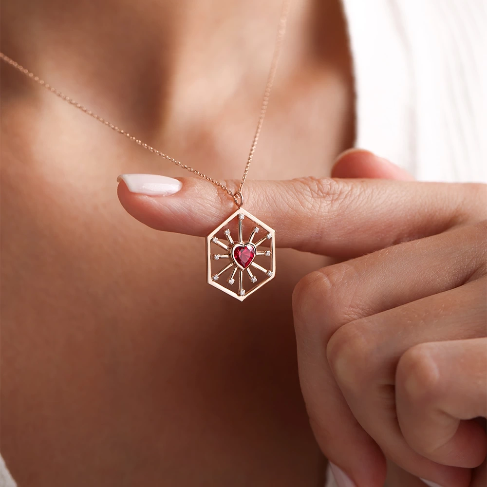 0.66 Ct Kalp Yakut Tasarım Pırlanta Kolye