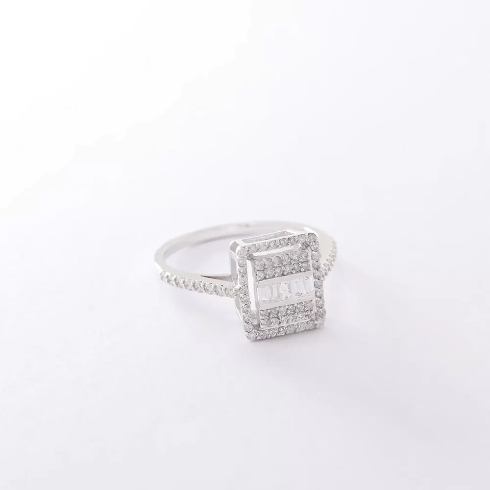 0.67 CT Kare Baget Pırlanta Yüzük