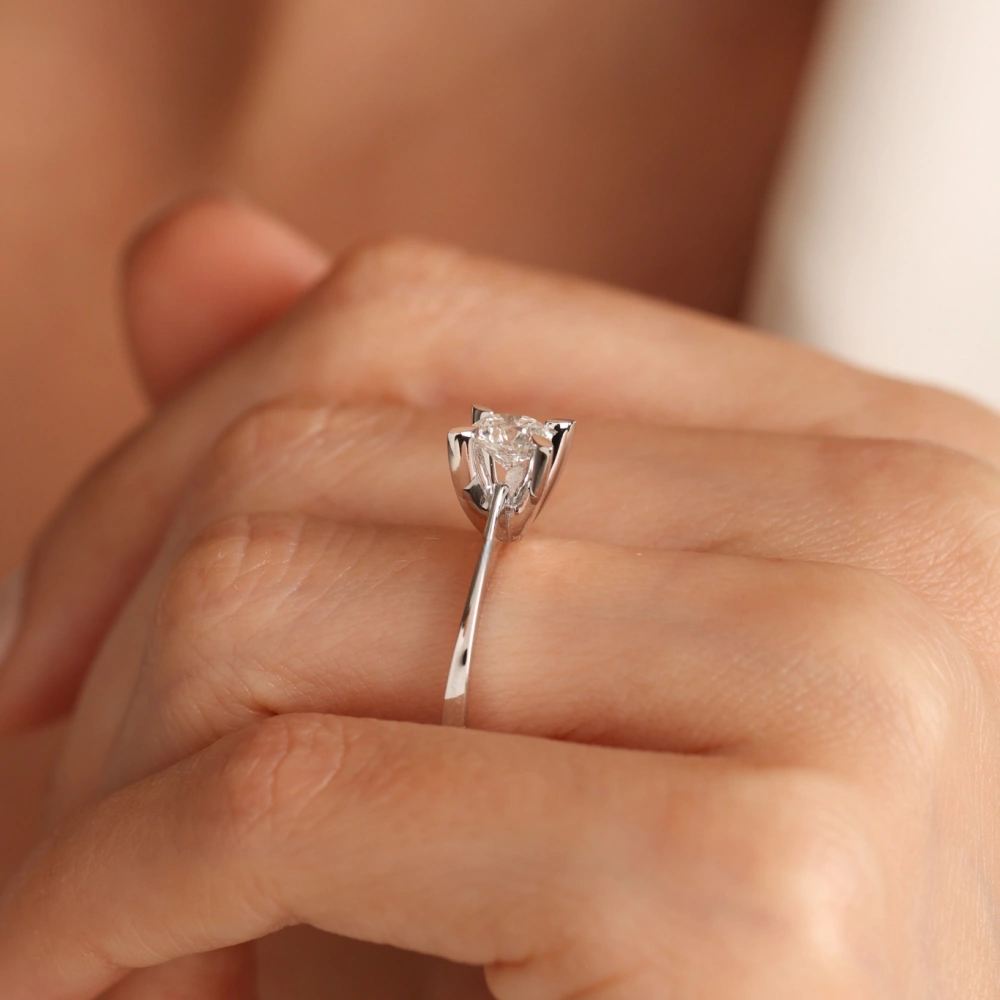 0.70 CT Badem Tektaş Yüzük