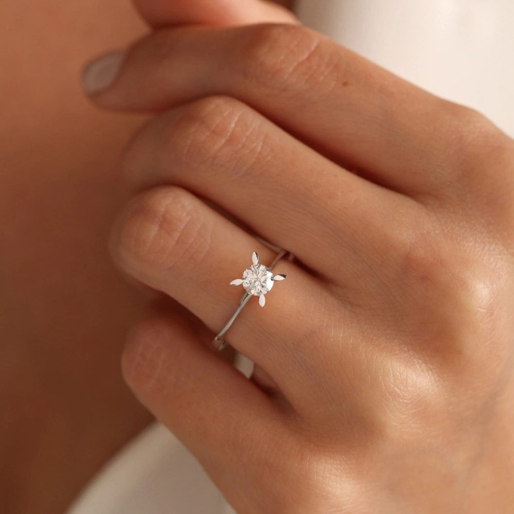 0.70 CT Badem Tektaş Yüzük