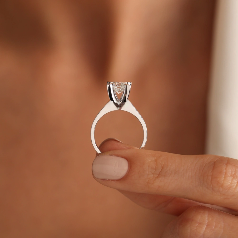 0.70 CT Badem Tektaş Yüzük