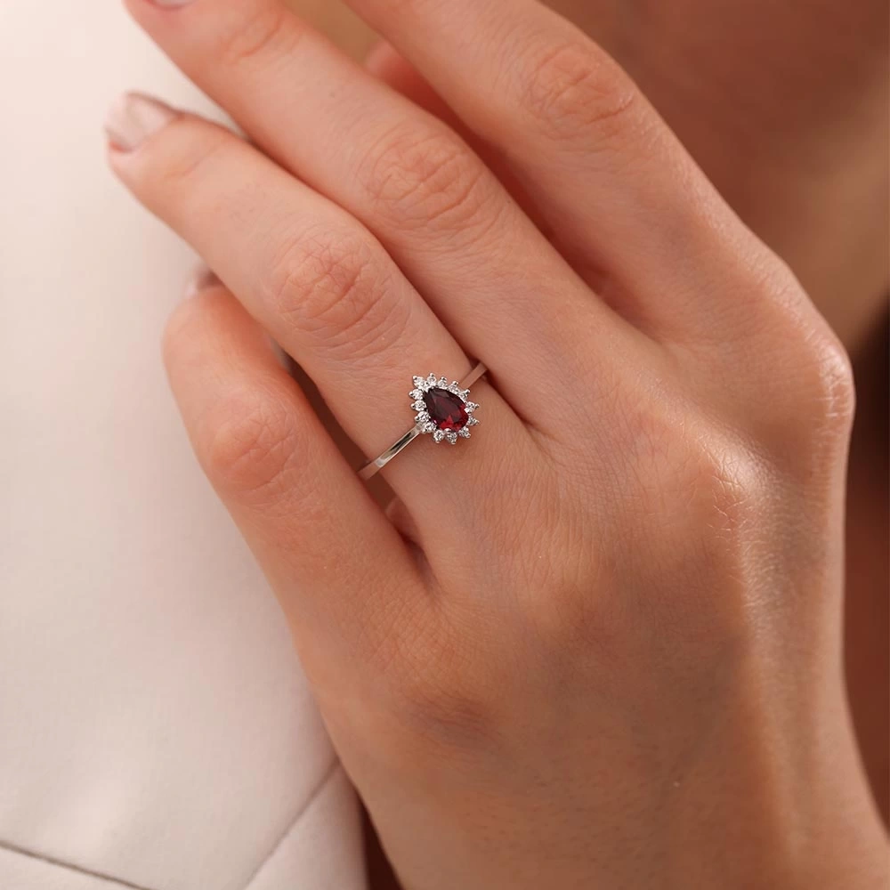 0.62 CT Damla Yakut & Pırlanta Yüzük