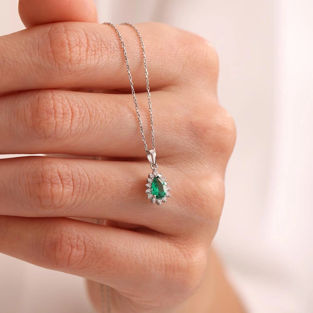 0.62 CT Damla Zümrüt & Pırlanta Kolye