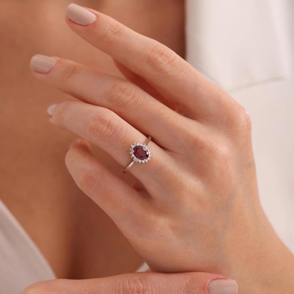 0.80 CT Oval Yakut & Pırlanta Yüzük