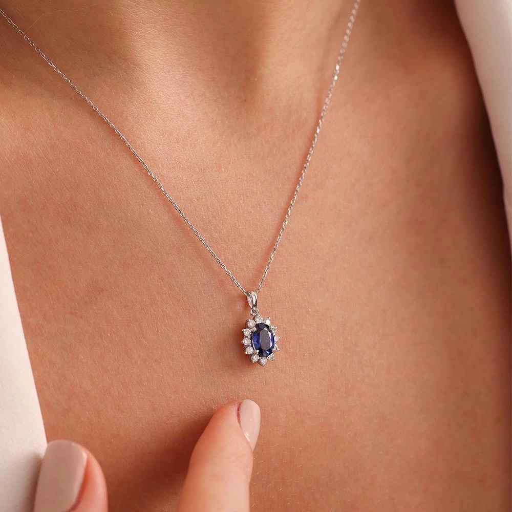 0.90 CT Oval Safir & Pırlanta Kolye