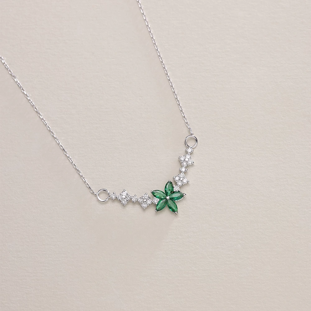 0.90 Ct Zümrüt Çiçek Pırlanta Kolye