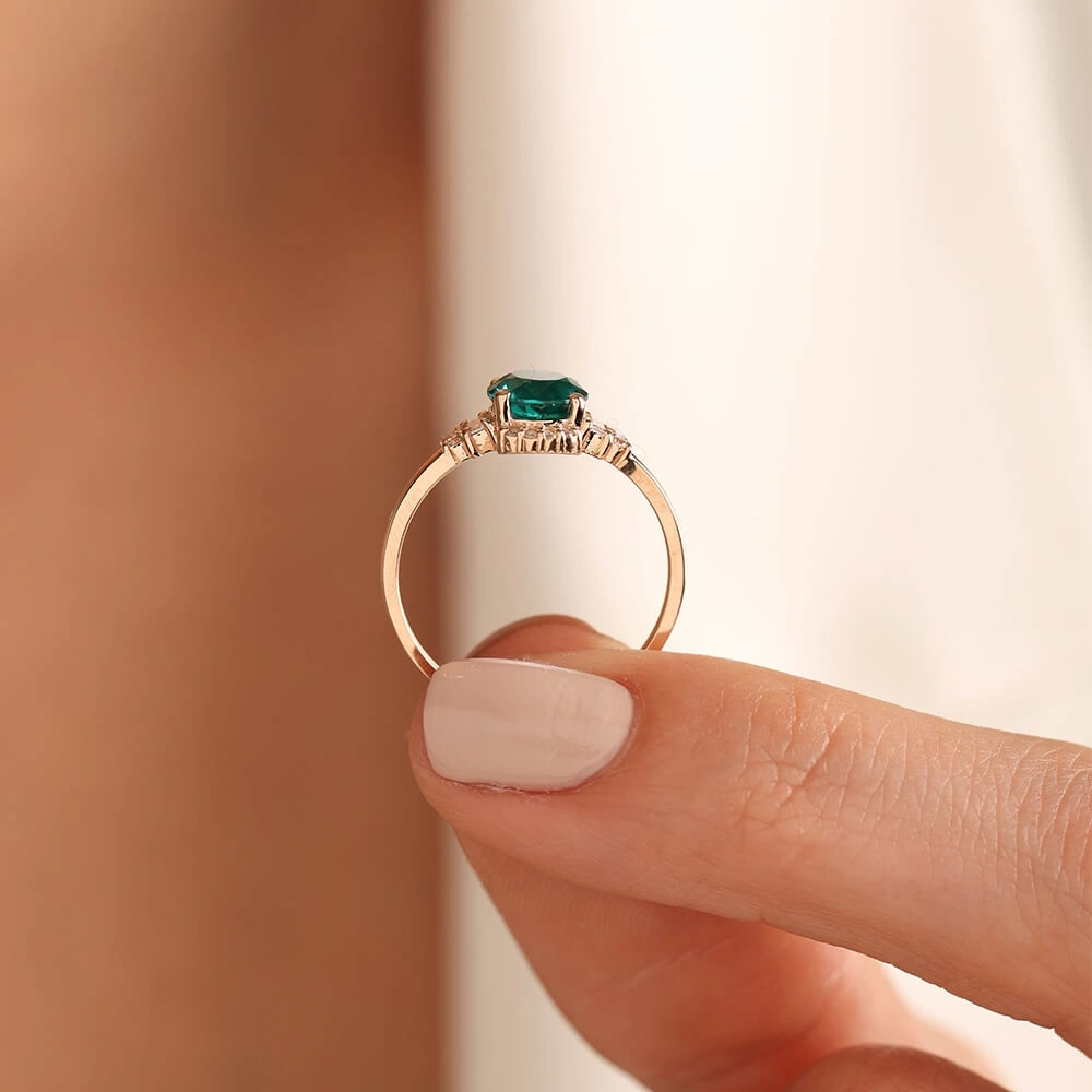 0.92 CT Zümrüt & Pırlanta Yüzük