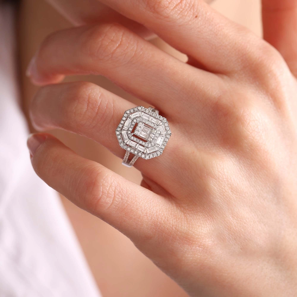 0.95 CT French Baget Pırlanta Yüzük