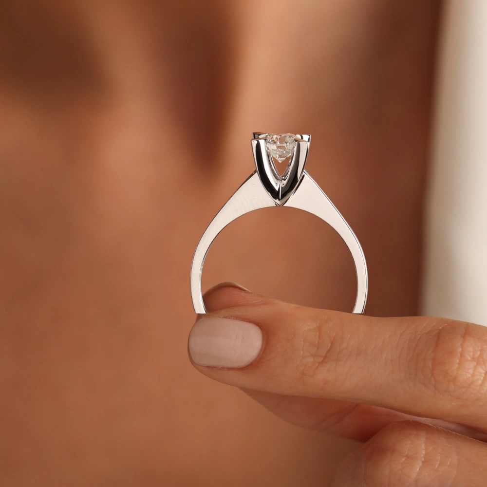 1.00 CT Badem Tektaş Yüzük