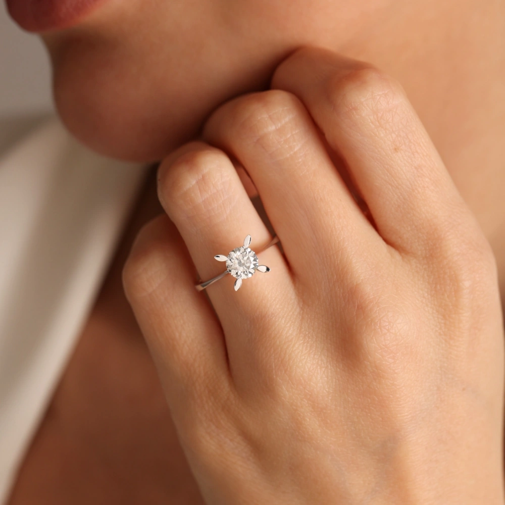 1.00 CT Badem Tektaş Yüzük