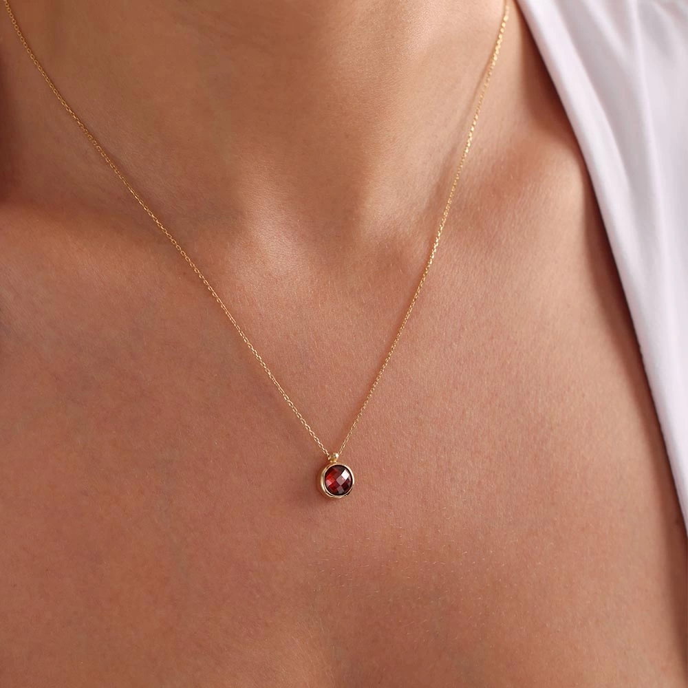 Kırmızı Taşlı 14 Ayar Altın Kolye