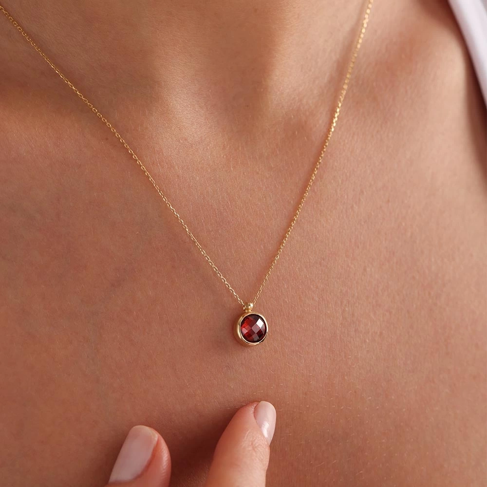 Kırmızı Taşlı 14 Ayar Altın Kolye