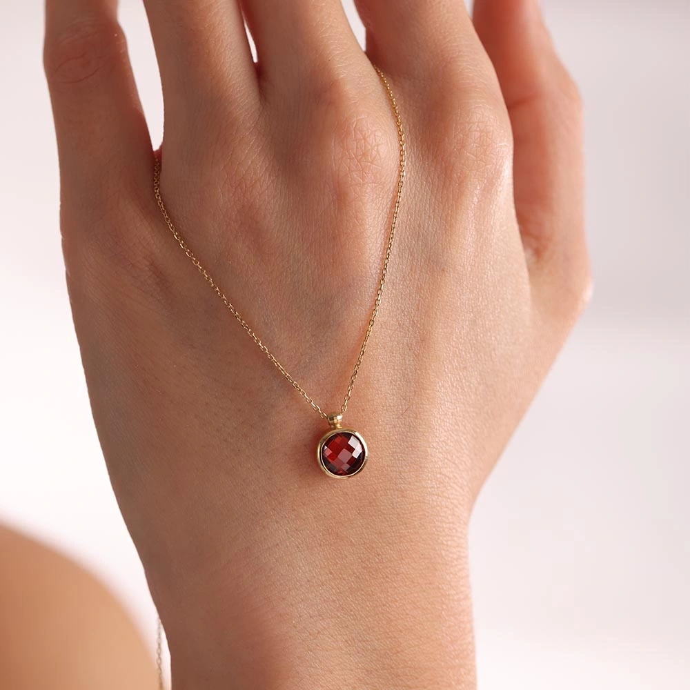 Kırmızı Taşlı 14 Ayar Altın Kolye