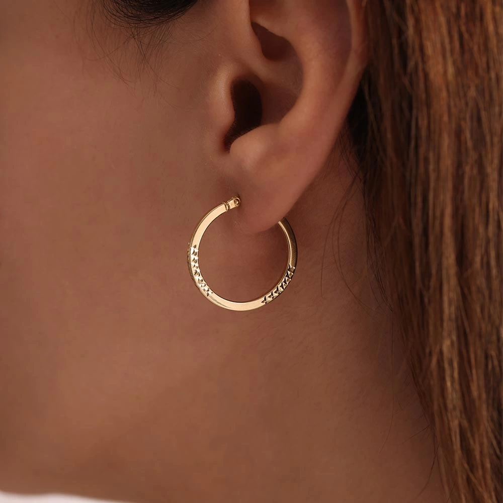 Yamuk Halkalı 14 Ayar Altın Küpe