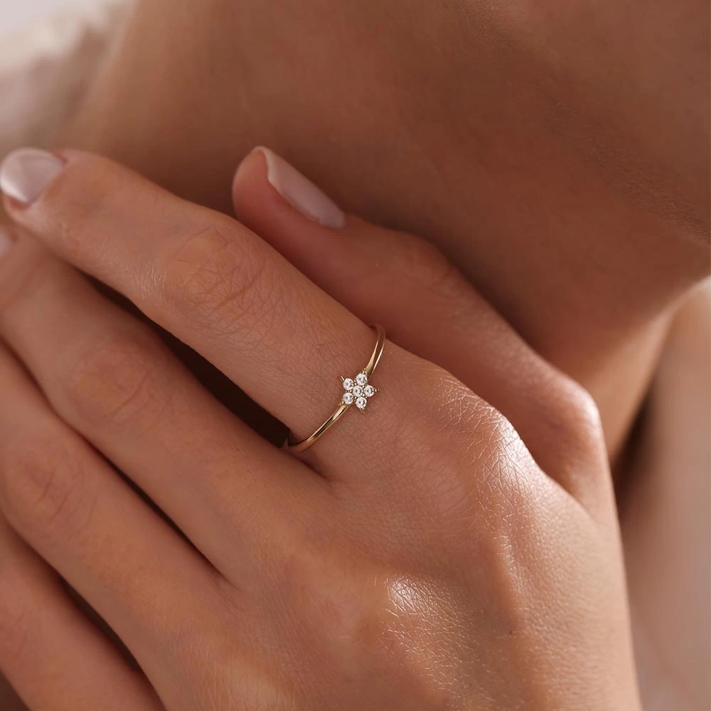 Taşlı Yıldız 14 Ayar Altın Yüzük