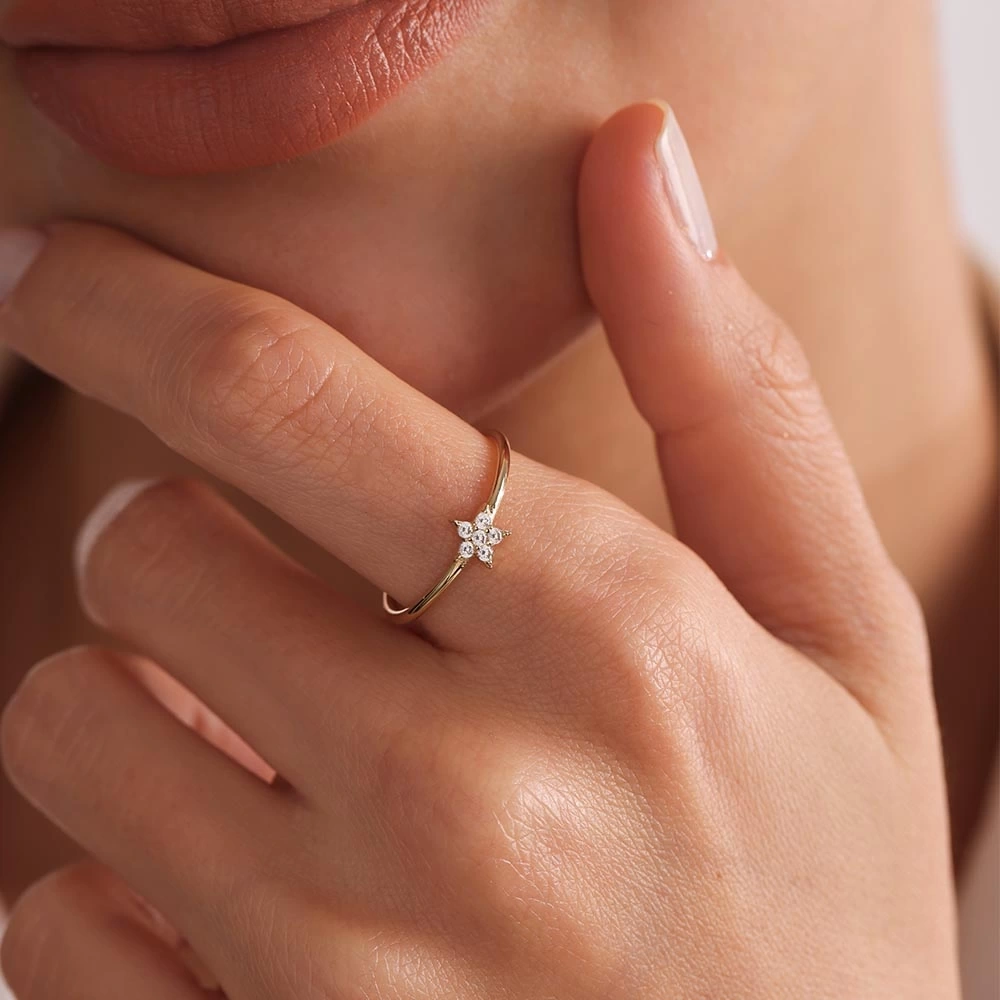 Taşlı Yıldız 14 Ayar Altın Yüzük