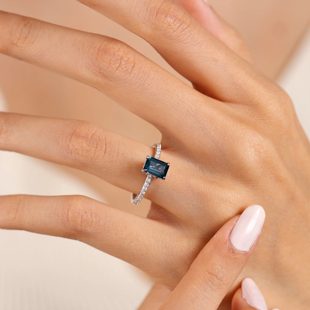 1.50 CT Emerald Kesim Tanzanite & Pırlanta Yüzük