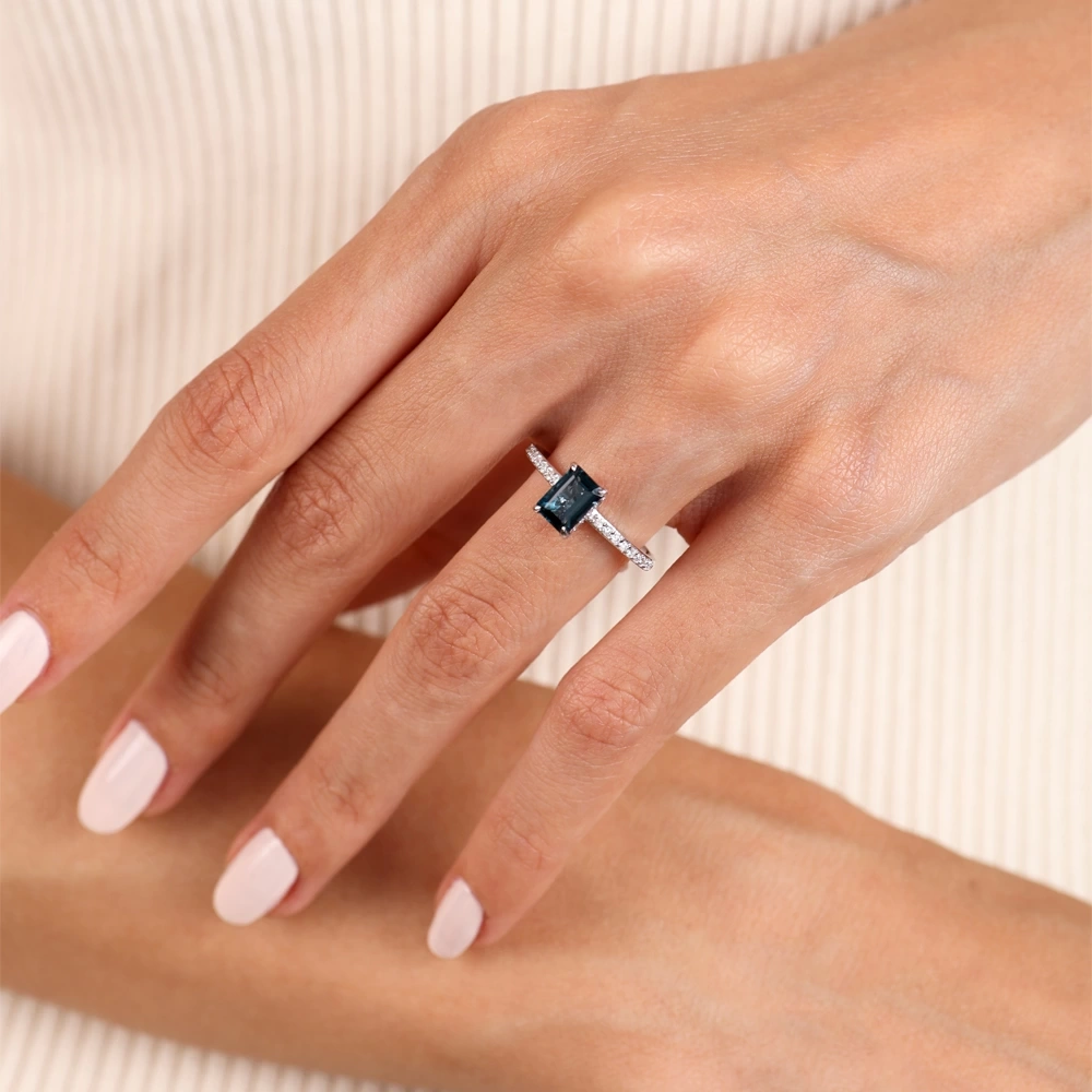 1.50 CT Emerald Kesim Tanzanite & Pırlanta Yüzük