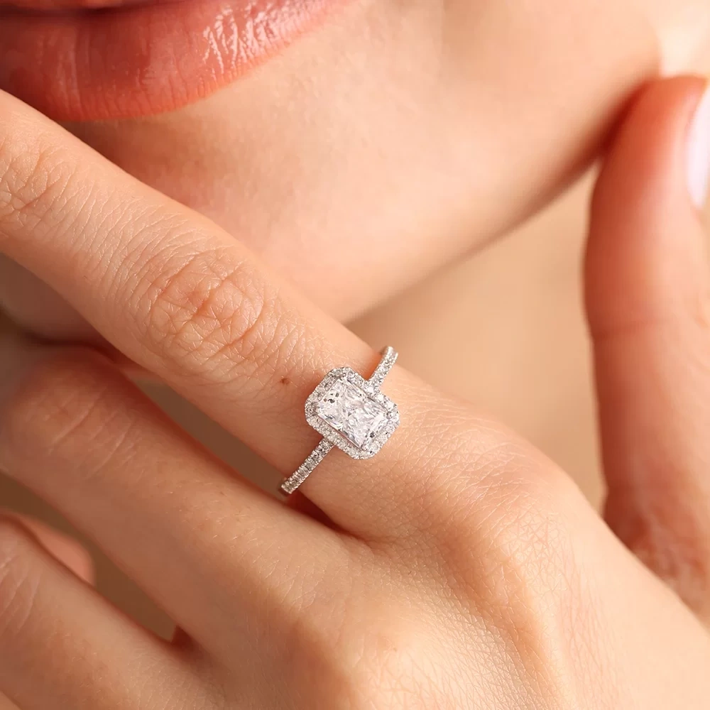 2.15 CT Beyaz Topaz & Pırlanta Yüzük