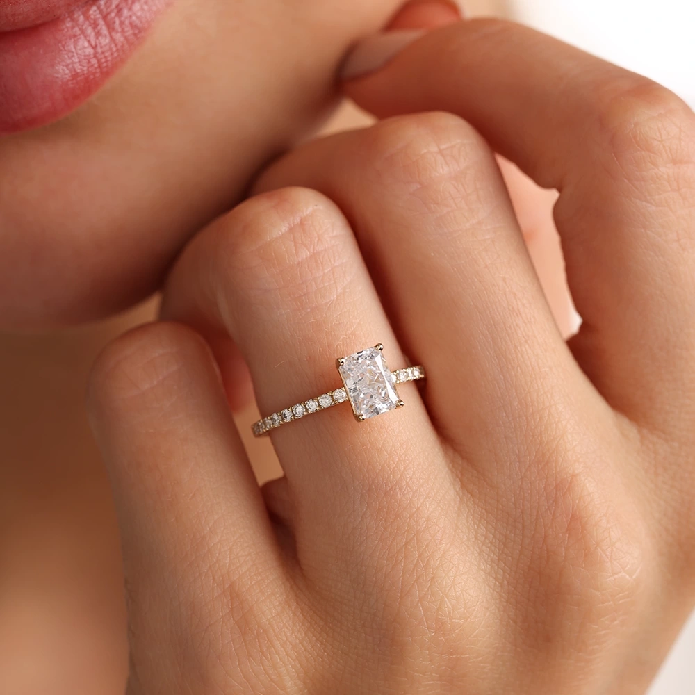 2.20 CT Beyaz Topaz &. Pırlanta Yüzük