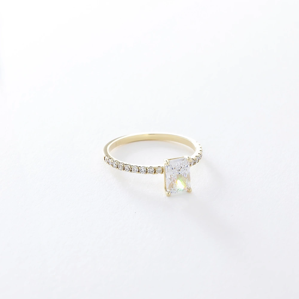 2.20 CT Beyaz Topaz &. Pırlanta Yüzük