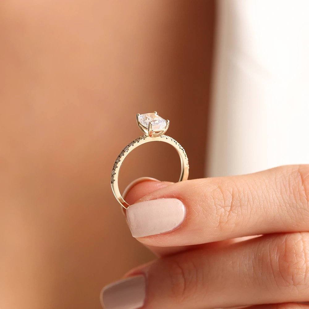 2.20 CT Beyaz Topaz &. Pırlanta Yüzük