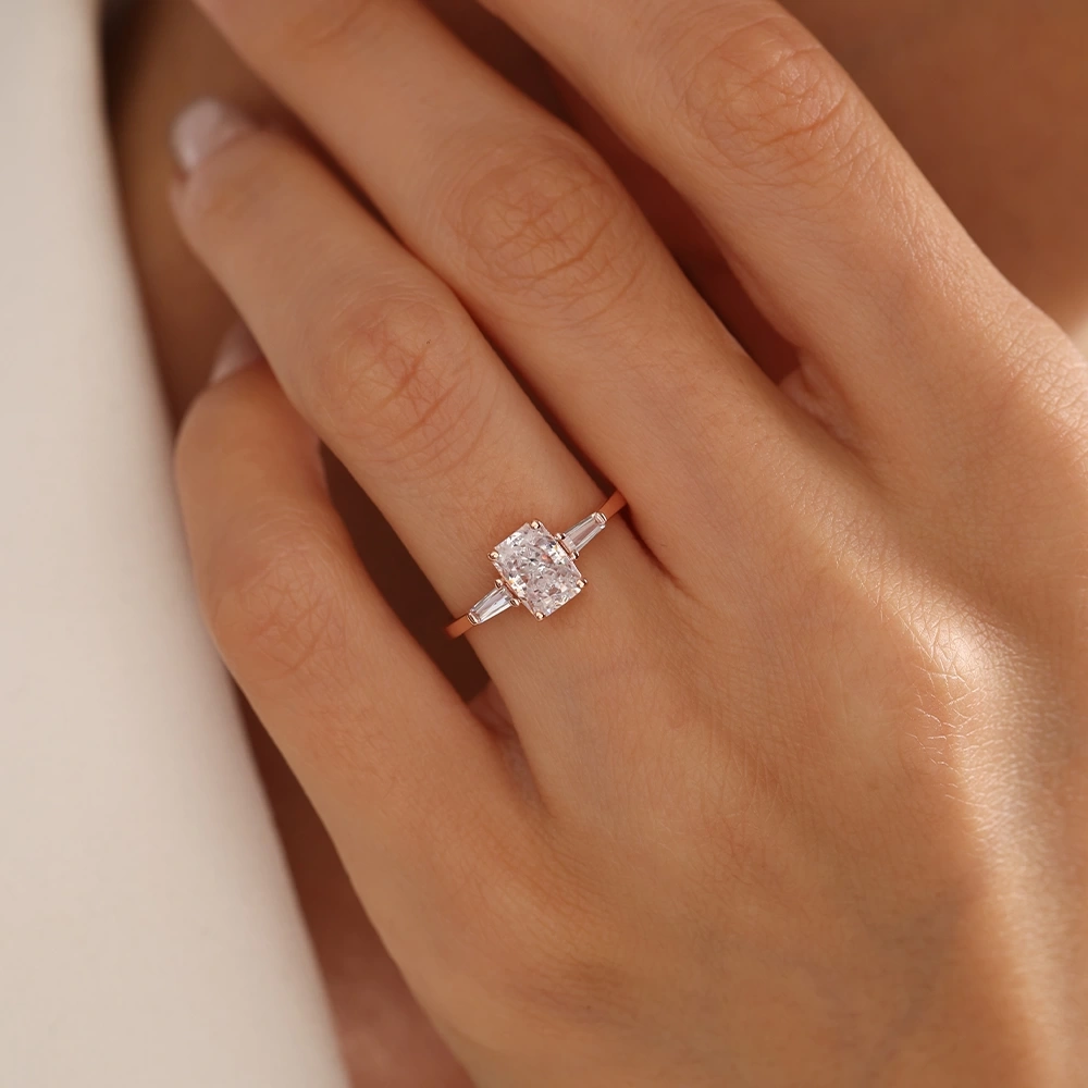 2.30 CT Beyaz Topaz & Baget Pırlanta Yüzük