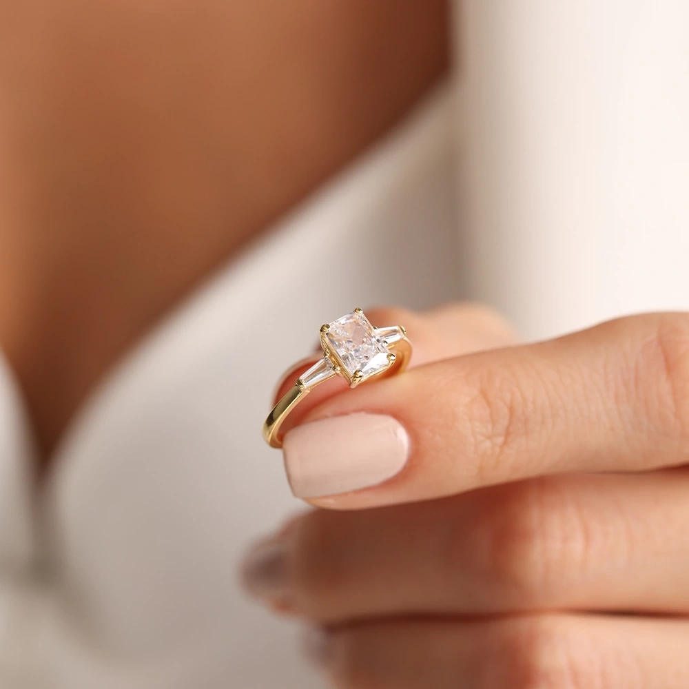 2.30 CT Beyaz Topaz & Baget Pırlanta Yüzük