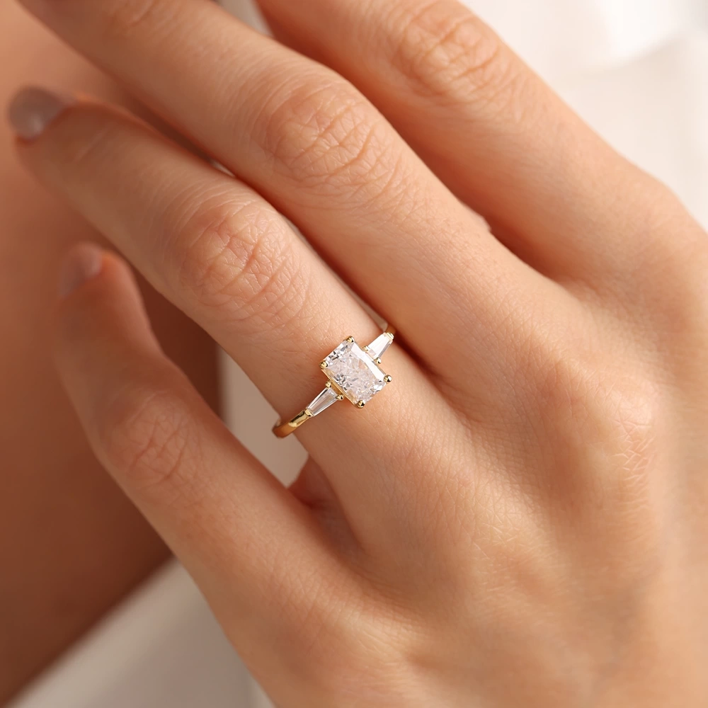 2.30 CT Beyaz Topaz & Baget Pırlanta Yüzük