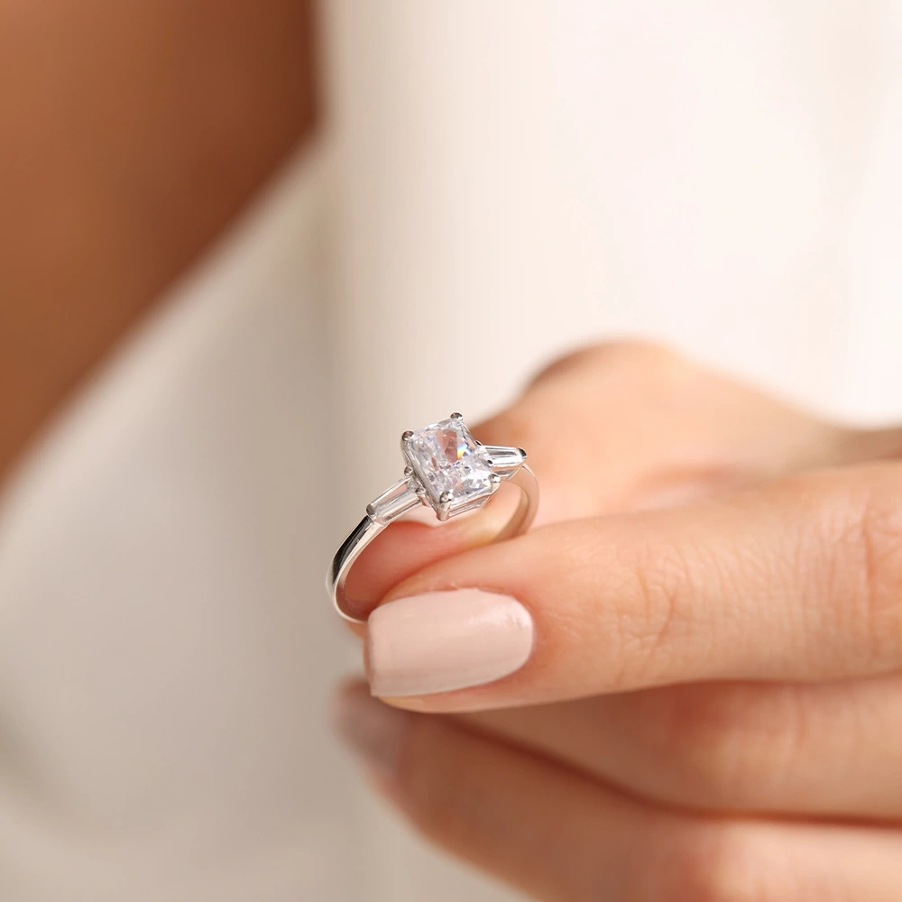 2.30 CT Beyaz Topaz & Baget Pırlanta Yüzük