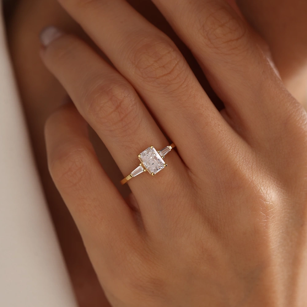 2.30 CT Beyaz Topaz & Baget Pırlanta Yüzük