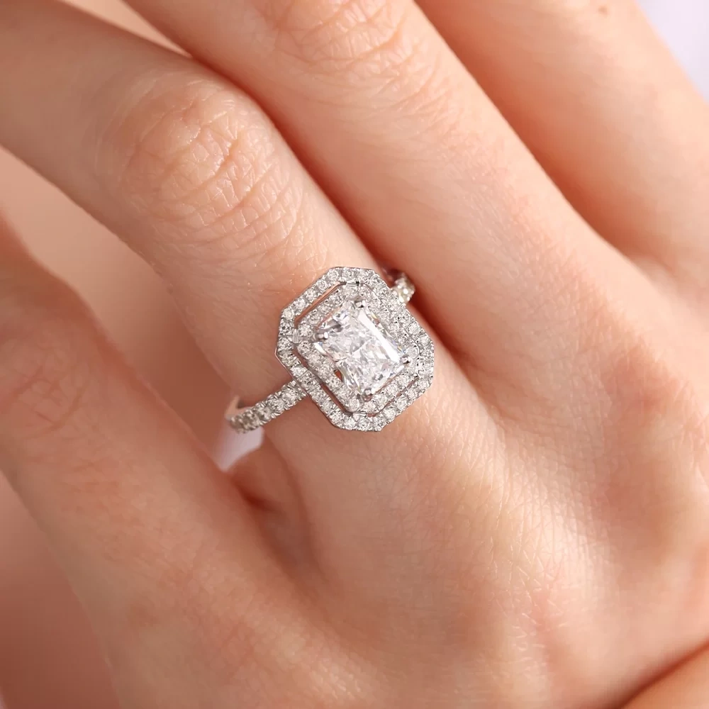 2.45 CT Beyaz Topaz &. Pırlanta Yüzük