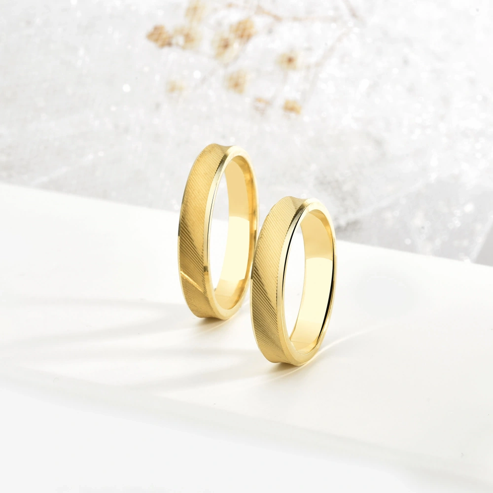 Çizgi Dokulu Köşeli Alyans