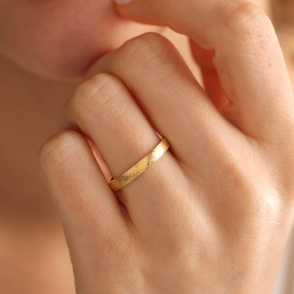 Desenli Taşlamalı Köşeli Alyans