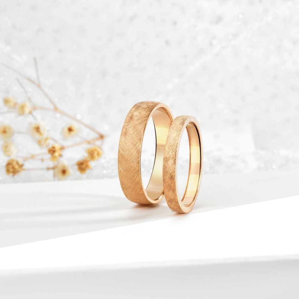 Desenli Taşlamalı Köşeli Alyans