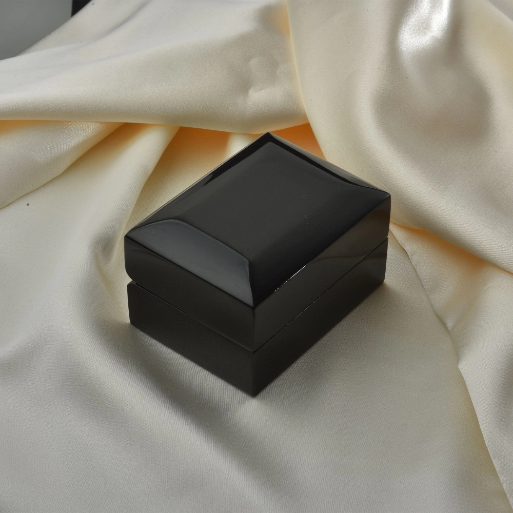 Desenli Taşlamalı Köşeli Alyans