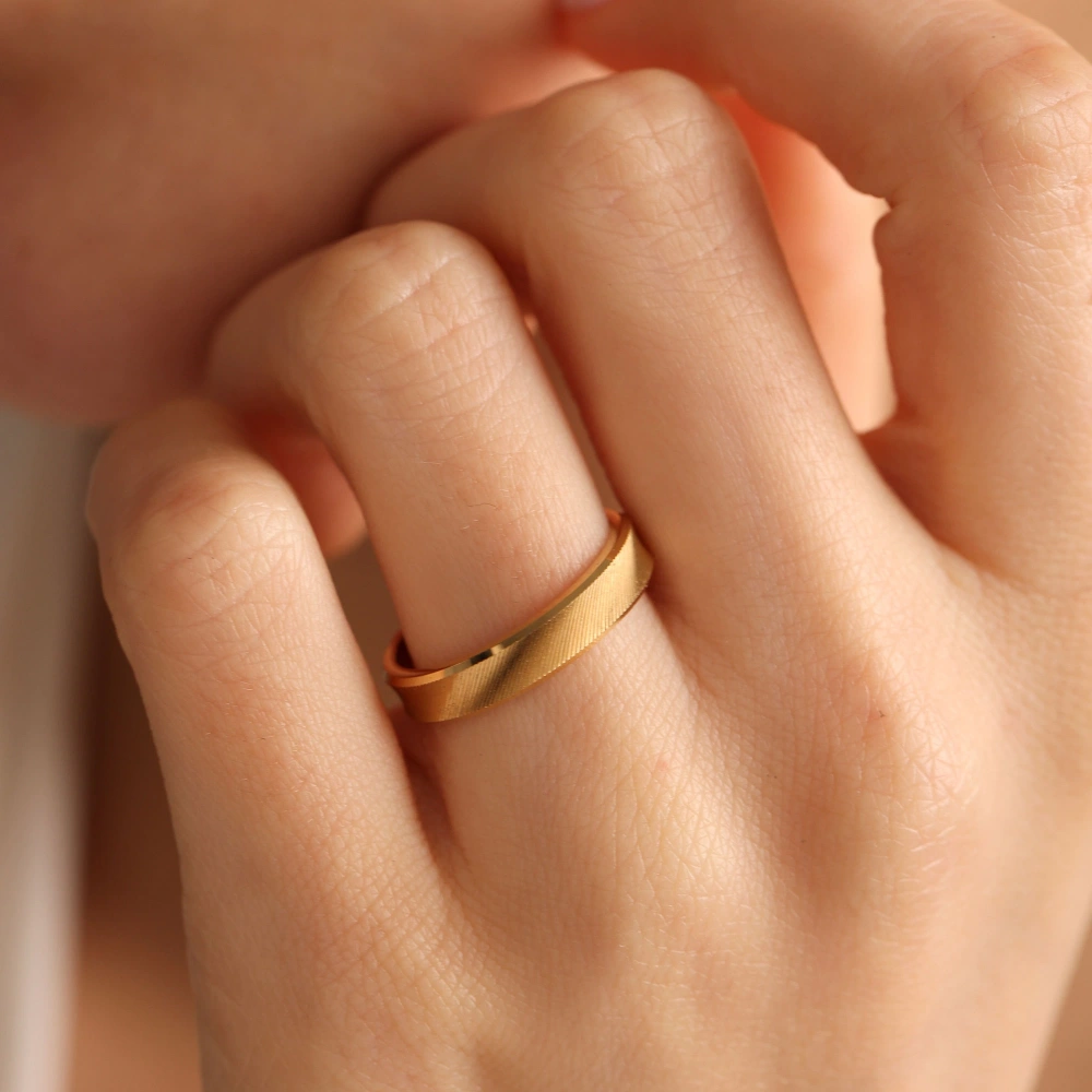 Çizgi Dokulu Köşeli Alyans