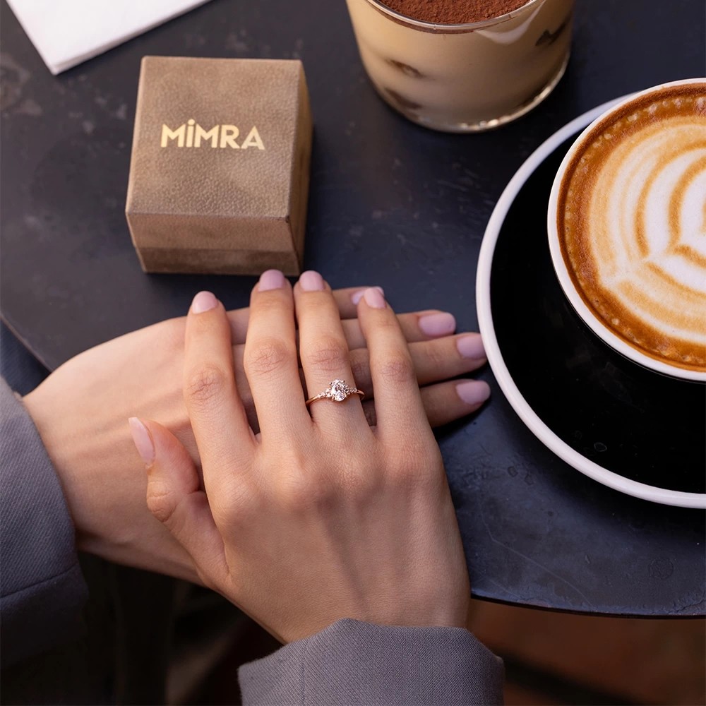 Liora 1.75 CT Oval Kesim Beyaz Topaz & Pırlanta Yüzük