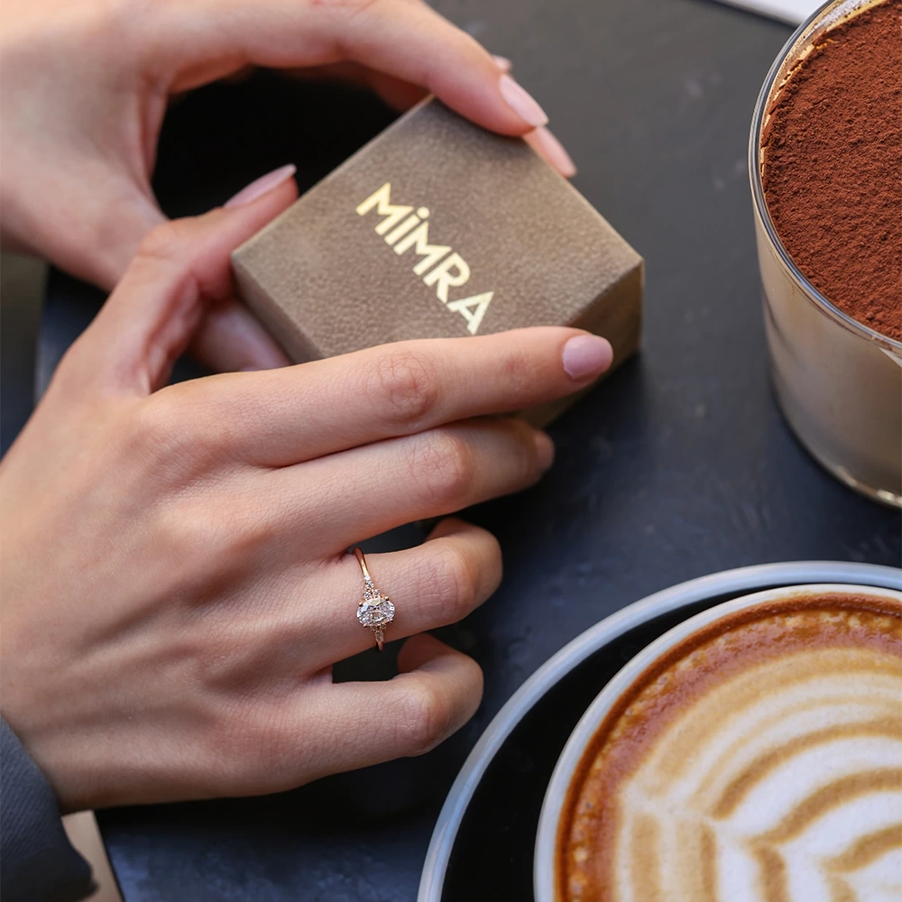 Liora 1.75 CT Oval Kesim Beyaz Topaz & Pırlanta Yüzük