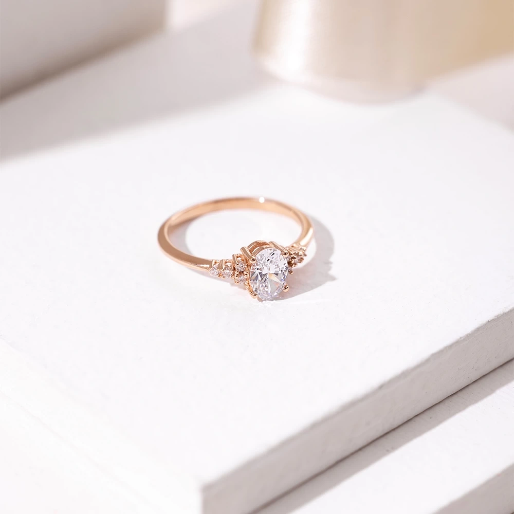 Liora 1.75 CT Oval Kesim Beyaz Topaz & Pırlanta Yüzük