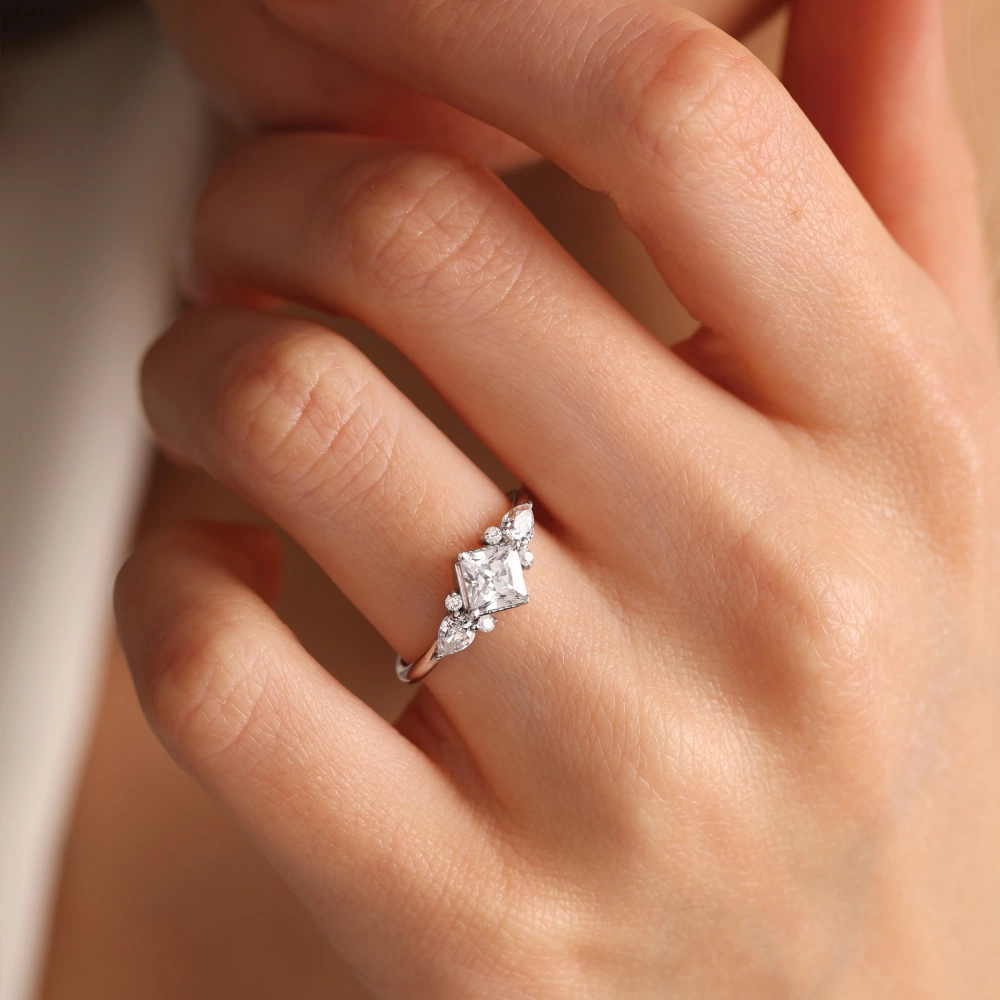 Prenses Tasarım Beyaz Topaz & Pırlanta Yüzük